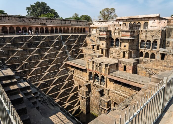 Poço escalonado de Chand Baori, em Abhaneri, Índia.