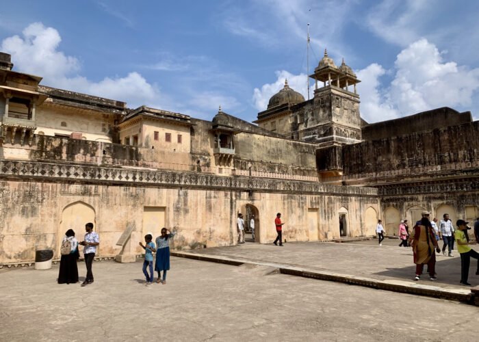 Pátio e muralhas do Forte de Amber em Jaipur